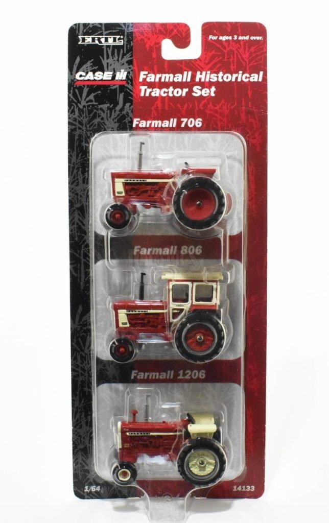 1/64 International Harvester Farmall 706 with duals, 806 with Hiniker