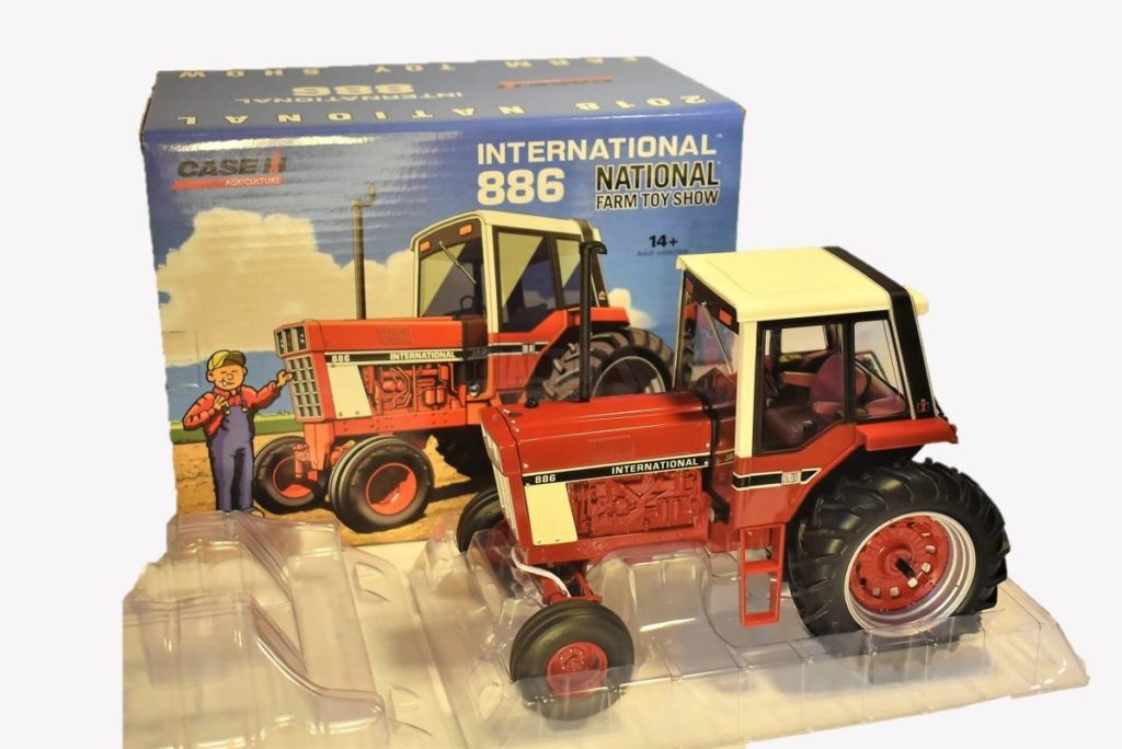 1/16 International Harvester 886 Tractor, 2018 Toy Farmer Daltons