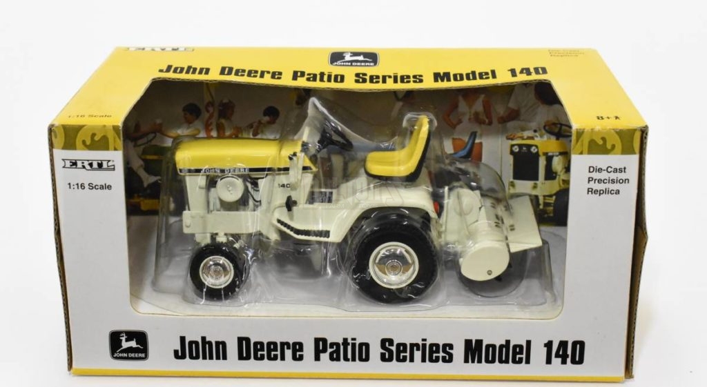 1/16 John Deere Patio Series Model 140 Yelow Lawn Garden Tractor With