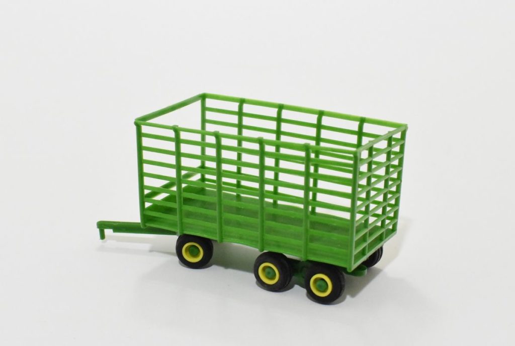 1/64 Bale Throw Wagon, Tandem Axle, Green - Daltons Farm Toys