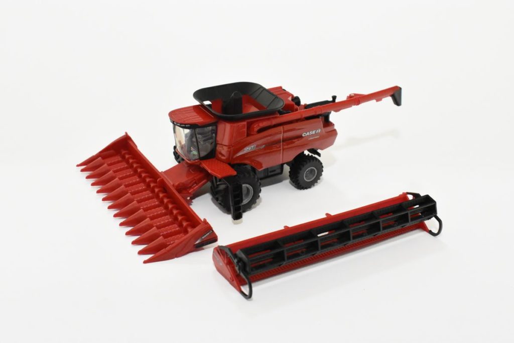 1/64 Case IH 7250 Combine with Corn & Grain Head Daltons Farm Toys