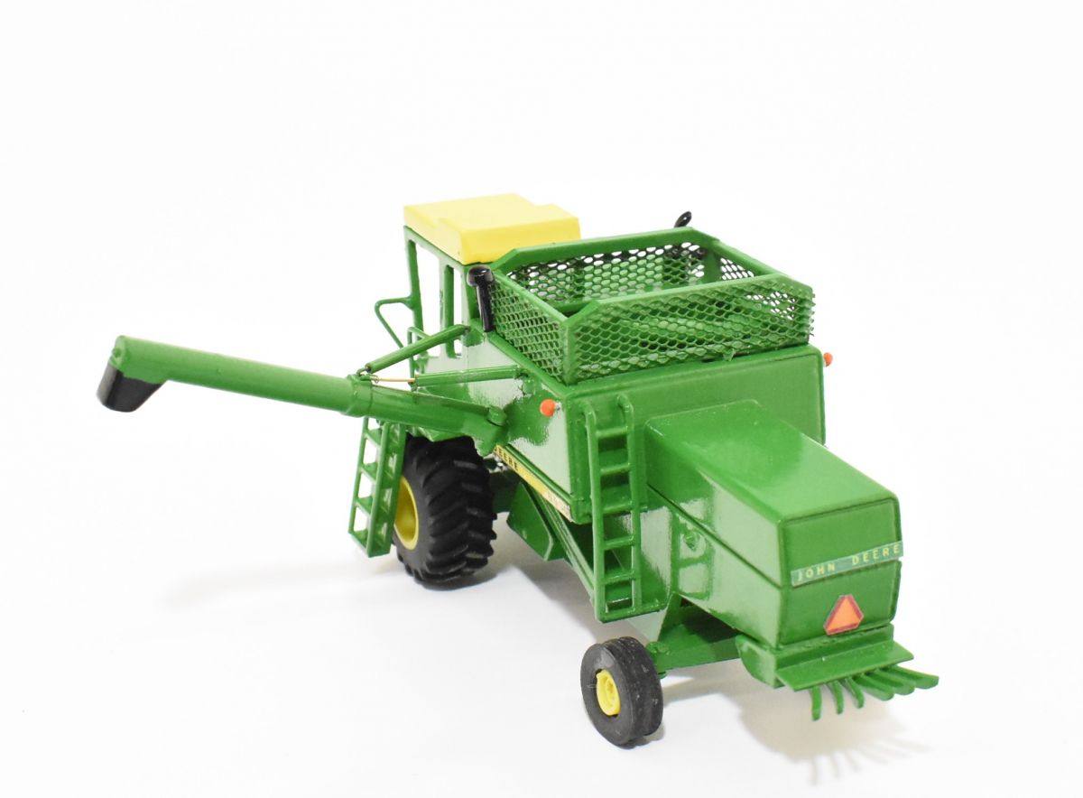 164 Custom John Deere 6600 Combine With Corn And Grain Heads Daltons Farm Toys 3280