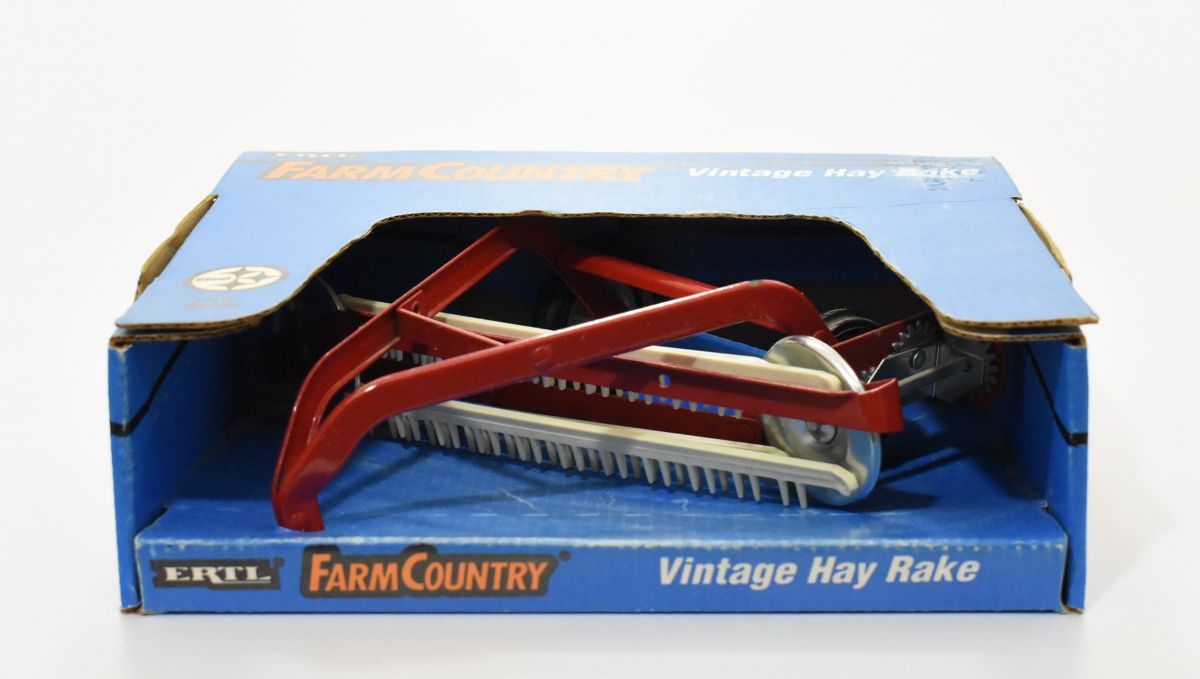 Ertl 1/64 Die Cast Farm Country Toy Vintage Hay Rake 