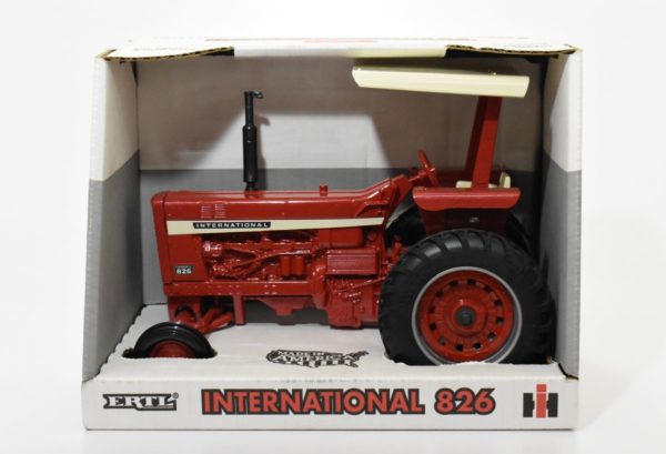 1/16 International Harvester Farmall 826 With Canopy - Daltons Farm Toys