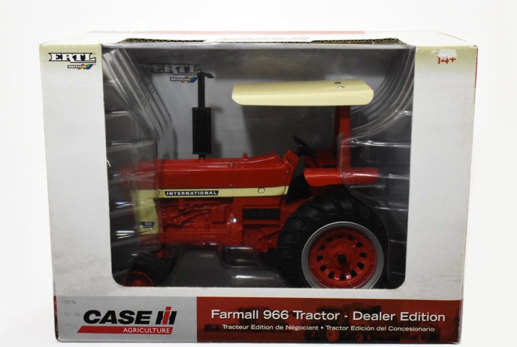 1/16 International Harvester Farmall 966 Tractor With Wide Front ...