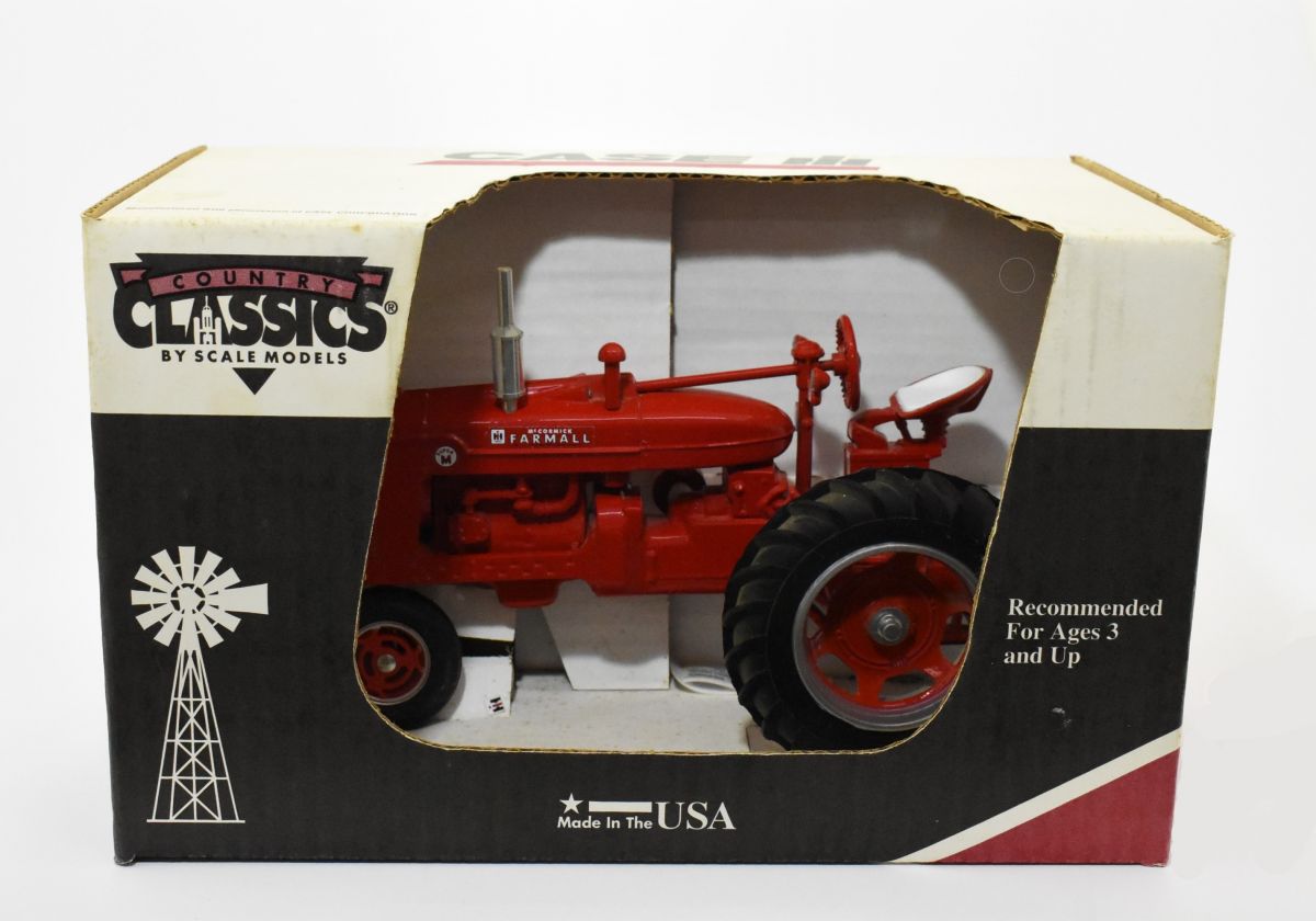1/16 McCormick Farmall Super M Tractor - Dalton's Farm Toys
