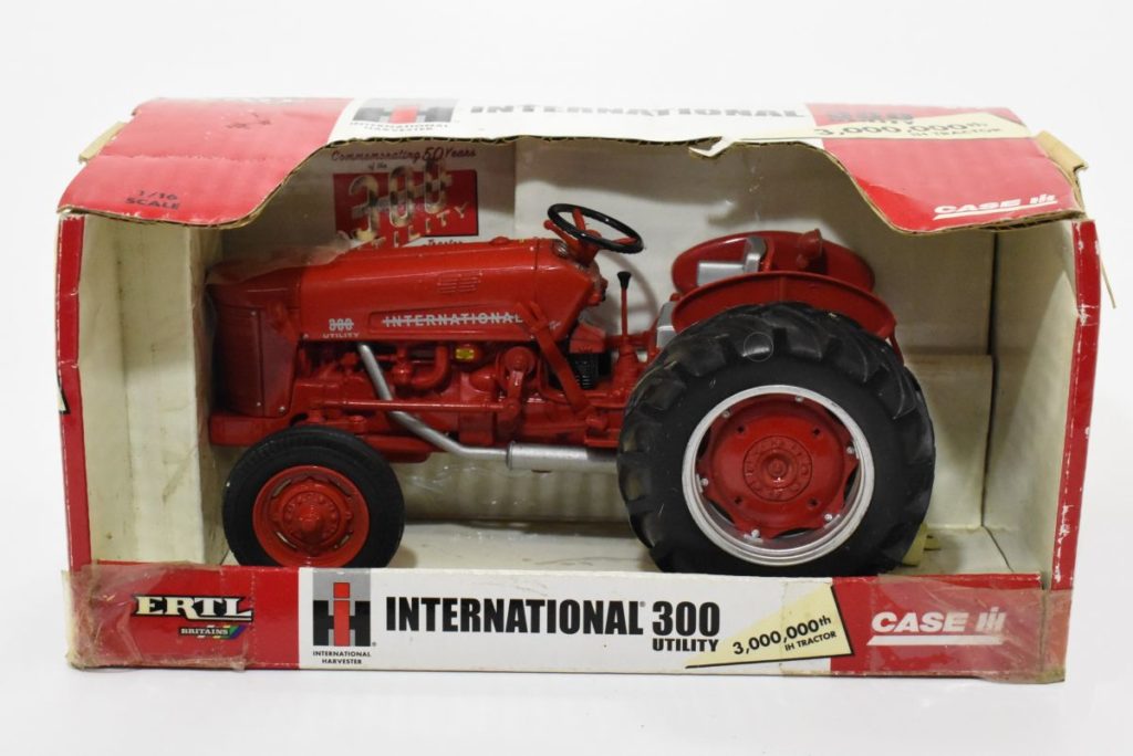 1/16 International Harvester 300 Utility Tractor, 3 Millionth IH ...