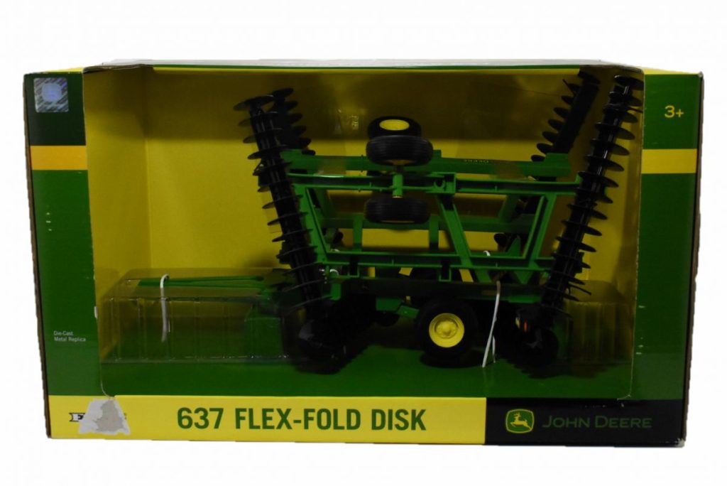 116 John Deere 637 Flex Fold Wing Disk Daltons Farm Toys