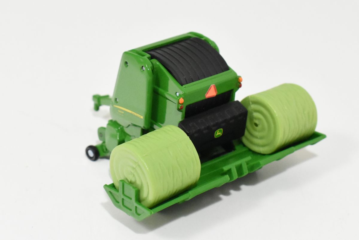 Ertl John Deere 560R Rotoballa Con 6 Balle – Modello In Diecast Scala 1:64 – Serie Farm Country