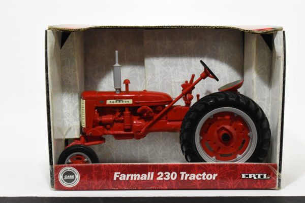 1/16 Farmall 230 Tractor With Wide Front - Daltons Farm Toys