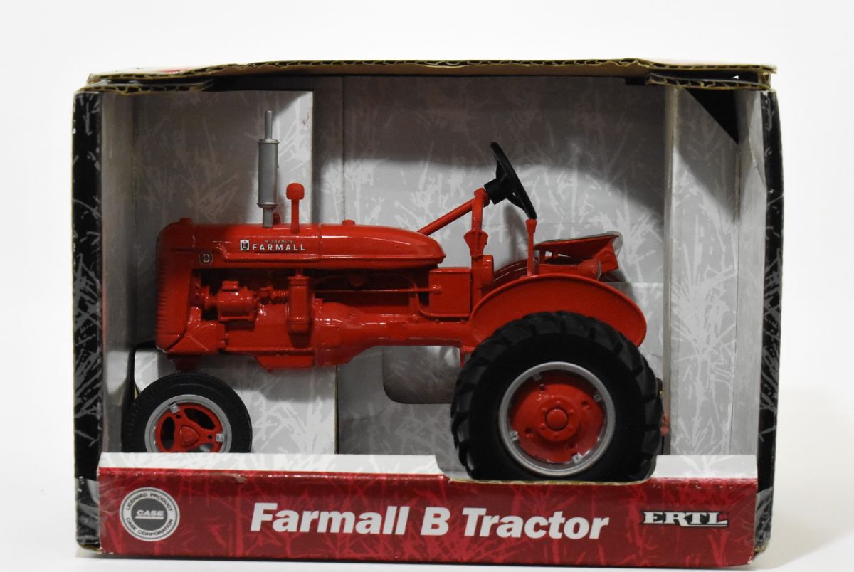 ERTL 1/16 CASE IH Farmall B Tractor Diecast model 