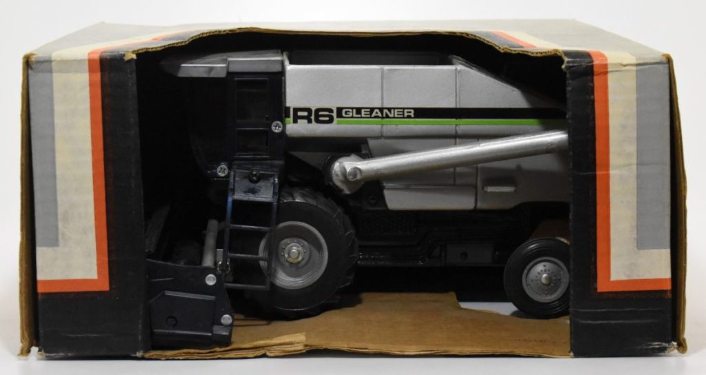 1/24 Deutz Allis Gleaner R6 Combine With Grain Head - Dalton's Farm Toys
