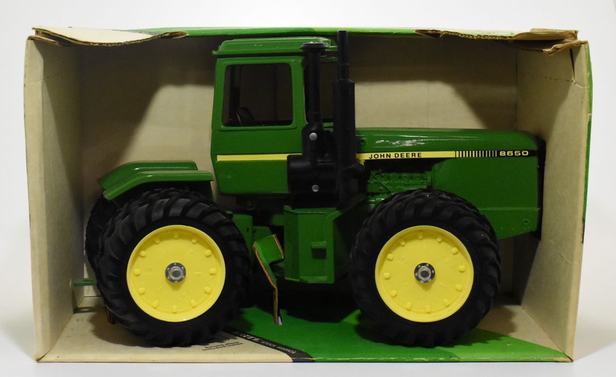 1/16 John Deere 8650 4WD Tractor Collector Edition