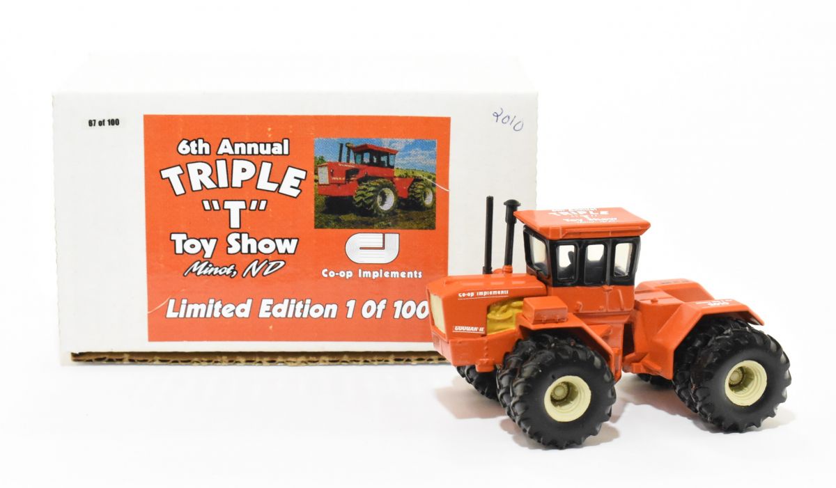 1/64 Co-Op Implements Cougar ll 4WD Tractor W/ Duals 6th Annual Triple T Toy Show Edition