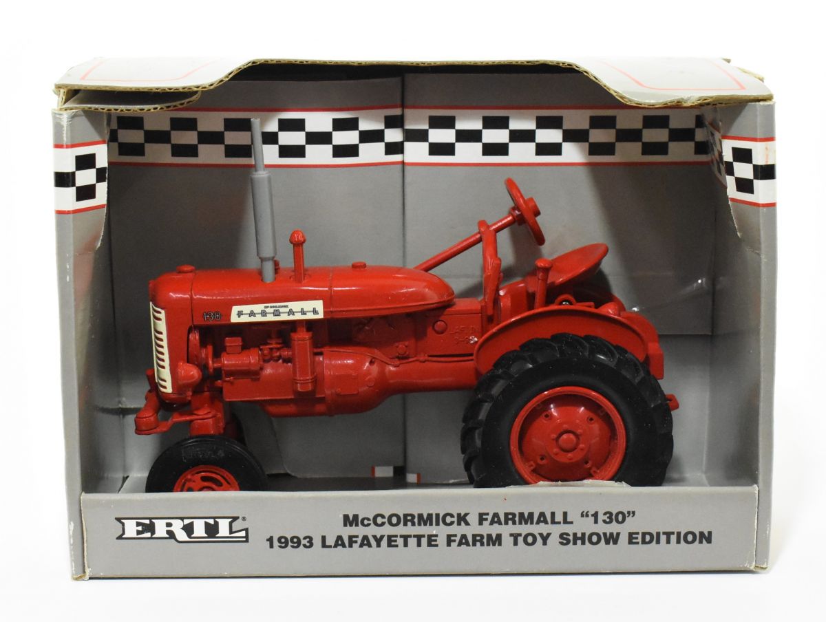ミニカー　アメリカントラクター　McCORMICK FARMALL 1/16 McCormick Farmall 130 Tractor 1993 Lafayette Farm Toy Show