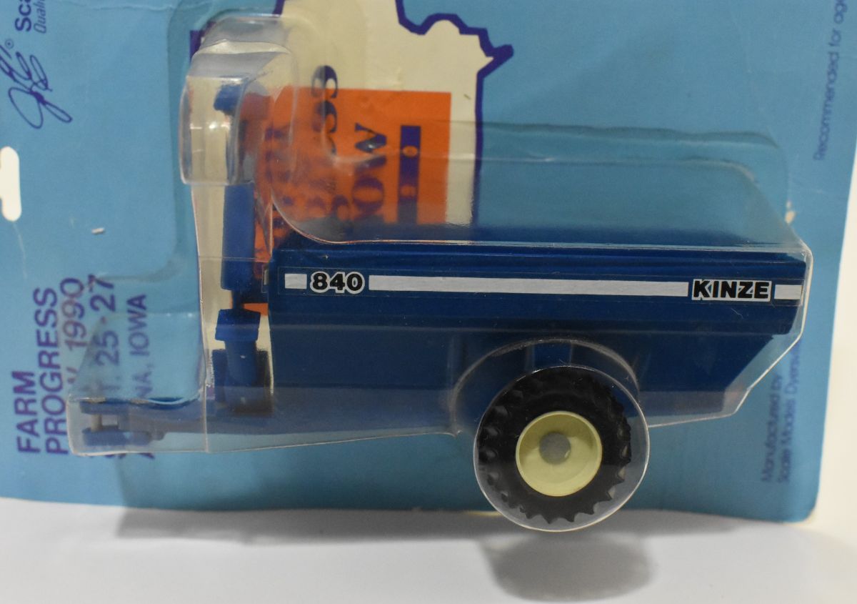 1/64 Kinze 840 Auger Wagon w/ Wheels by American Classics 