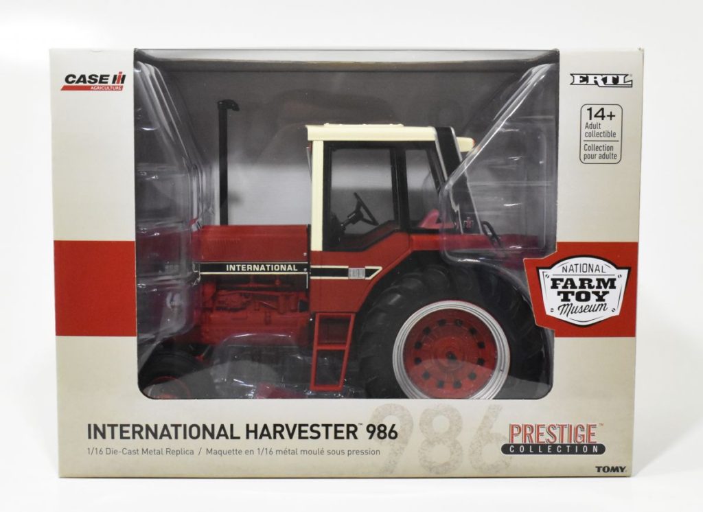 ERTL 1/16 International Harvester 986 With Cab 720 Plow, Precision