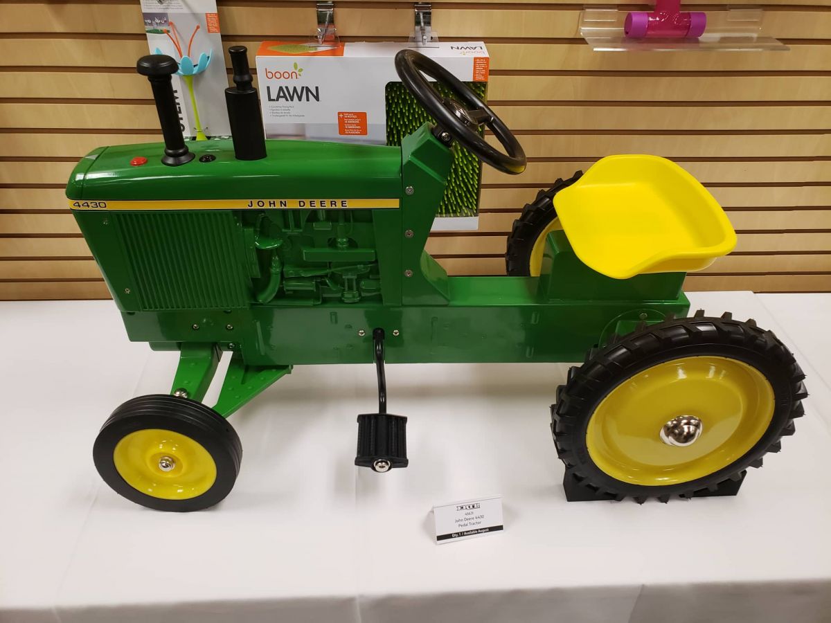 tomy john deere pedal tractor and wagon