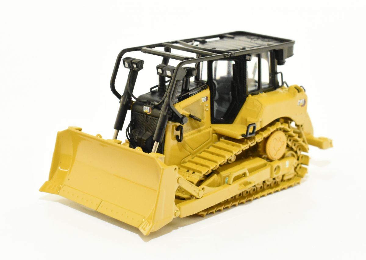 1/50 Cat D6 Track Type Bulldozer Tractor With SU Blade - Daltons Farm Toys