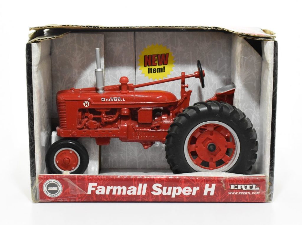 1-16-farmall-super-h-tractor-with-narrow-front-daltons-farm-toys