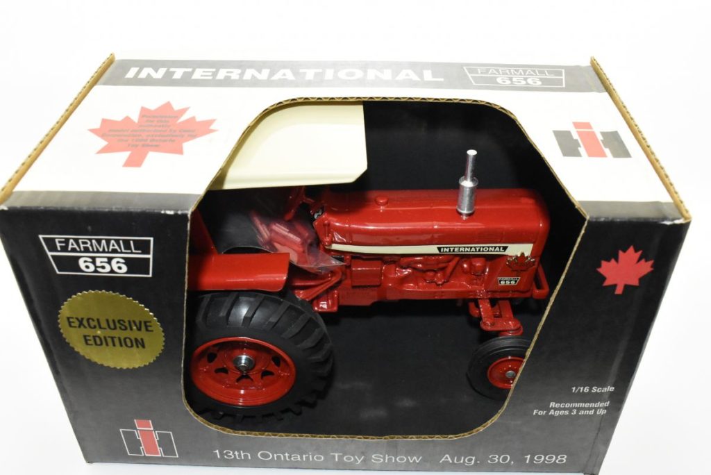 1/16 International Farmall 656 Tractor 13th Ontario Toy Show Edition