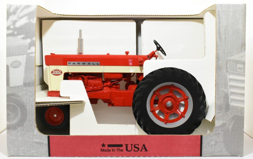 1/8 International Harvester Farmall 560 Tractor With Narrow Front ...
