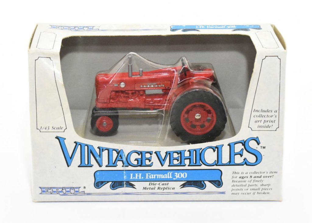 1/43 International Harvester Farmall 300 Tractor - Daltons Farm Toys