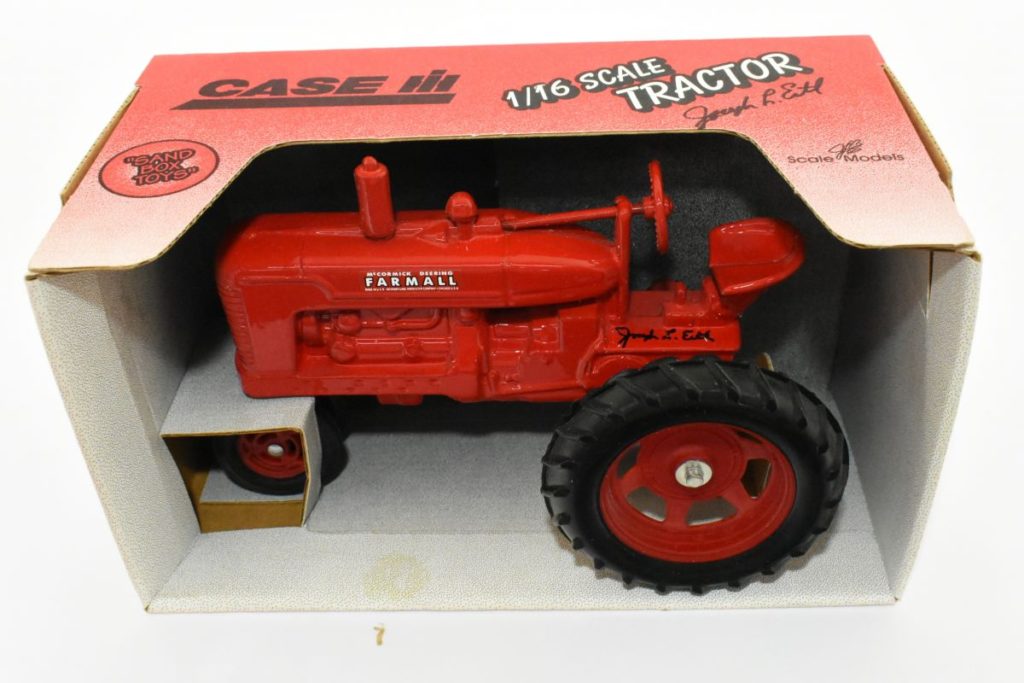 1/16 McCormick Deering Farmall M - Daltons Farm Toys