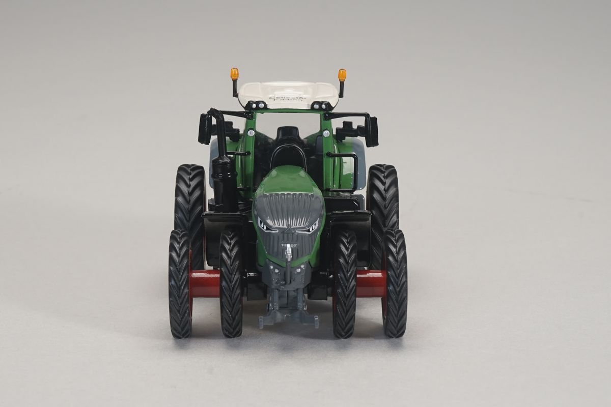 1:64 SpecCast *FENDT* Model 1050 Tractor w/ LARGE DUALS 2020 FARM SHOW ED 