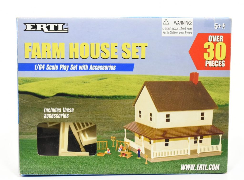 1/64 2 Story Farm House Set With Accessories - Daltons Farm Toys