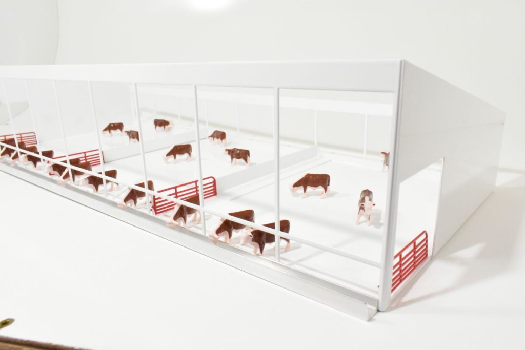 1/64 Monoslope Cattle Barn 60' by 144' White Daltons Farm Toys