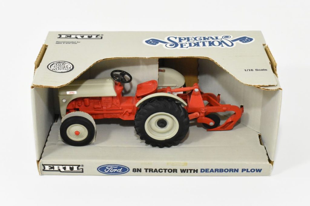 1 16 Ford 8n Tractor With Dearborn Plow, Special Edition - Daltons Farm 