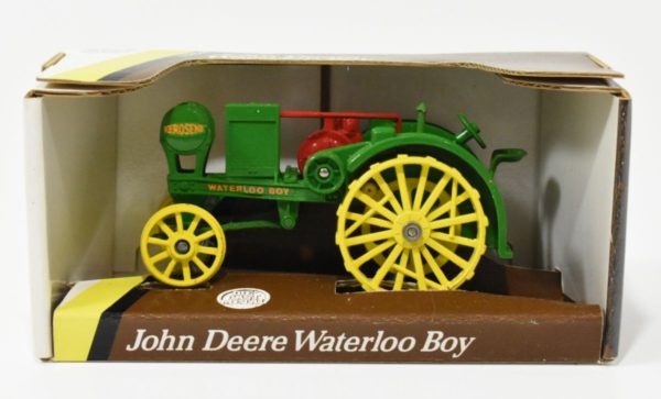 1/32 John Deere Waterloo Boy Tractor - Daltons Farm Toys