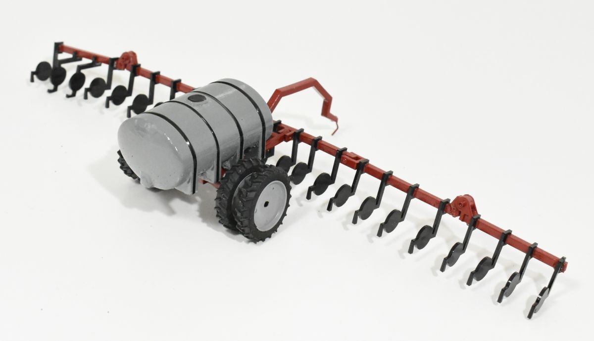1/64 Custom 23 Shank Anhydrous Ammonia Side Dress Unit, Red - Image 4