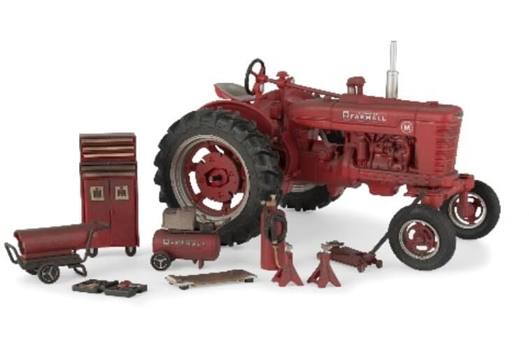 1 16 Farmall M Tractor With Wide Front Dusty Barn Find With