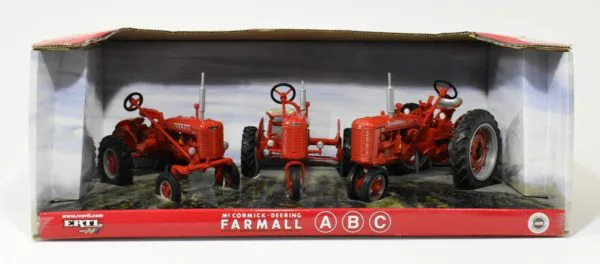 ミニカー　アメリカントラクター　McCORMICK FARMALL International Harvester Farmall C 1:16-Scale Diecast Tractor