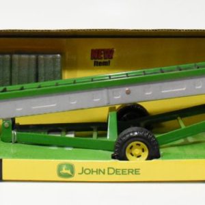 1/64 John Deere Belted Elevator with 12 Hay Bales Tractor Implement New by ERTL 