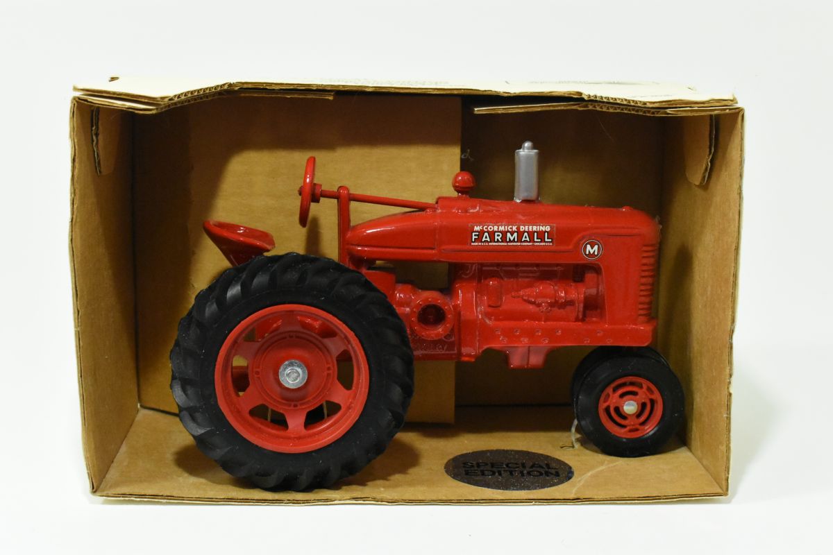 1/16 Farmall M Tractor, Sunbelt Agriculture Exposition - Daltons Farm Toys