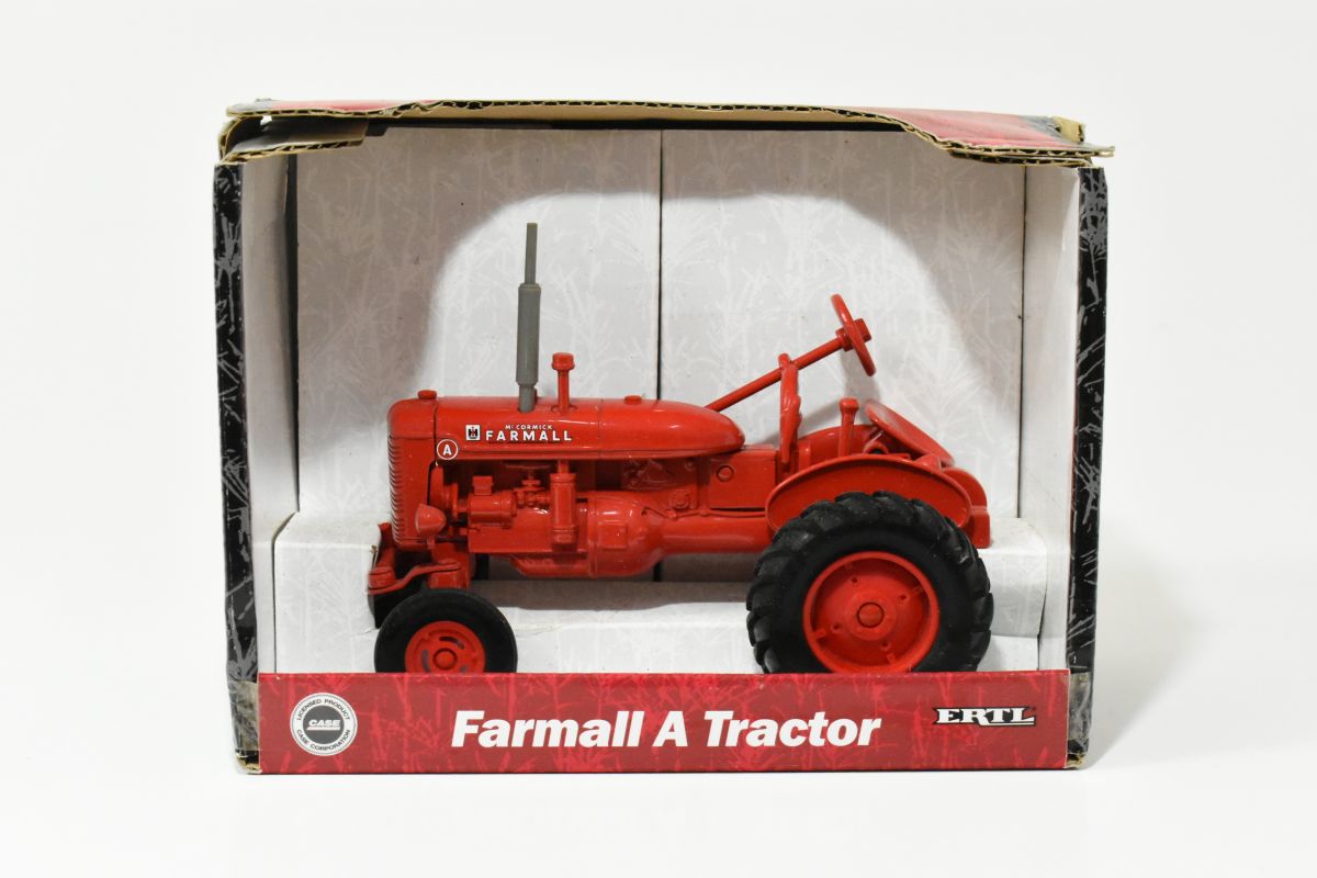 1/16 Farmall A Tractor - Daltons Farm Toys