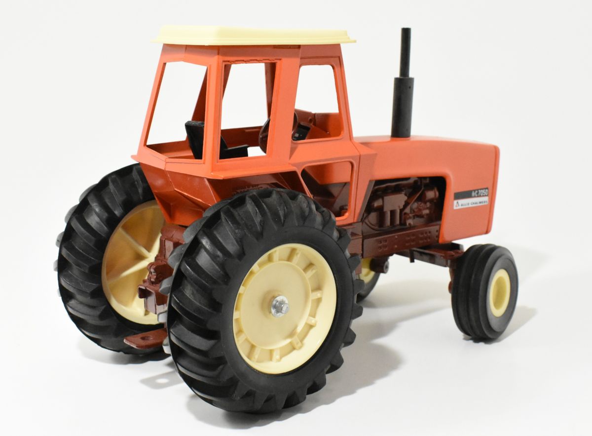 1/16 Allis Chalmers 7050 Maroon Belly Tractor With Cab Repaint