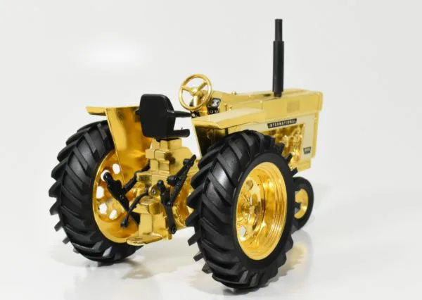 1/16 Gold International Harvester 966 Tractor With Narrow Front