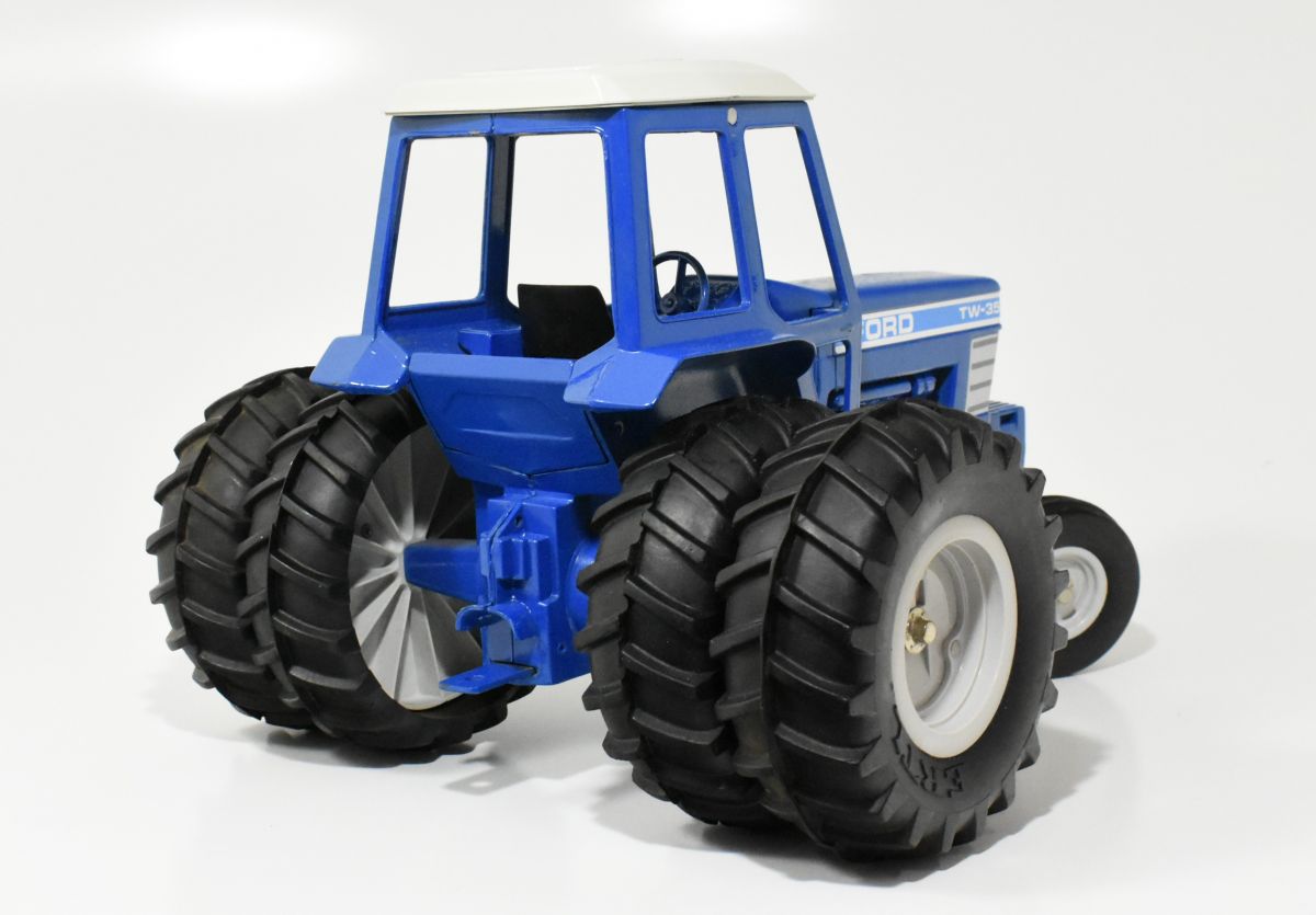 1/16 Ford TW-35 Tractor With Dual Rear Wheels - Dalton's Farm Toys