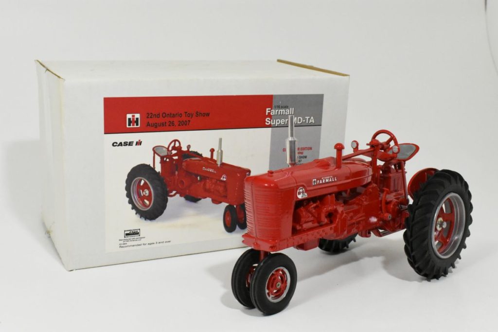 1/16 Farmall Super MDTA, 2007 Ontario Toy Show Collector Edition