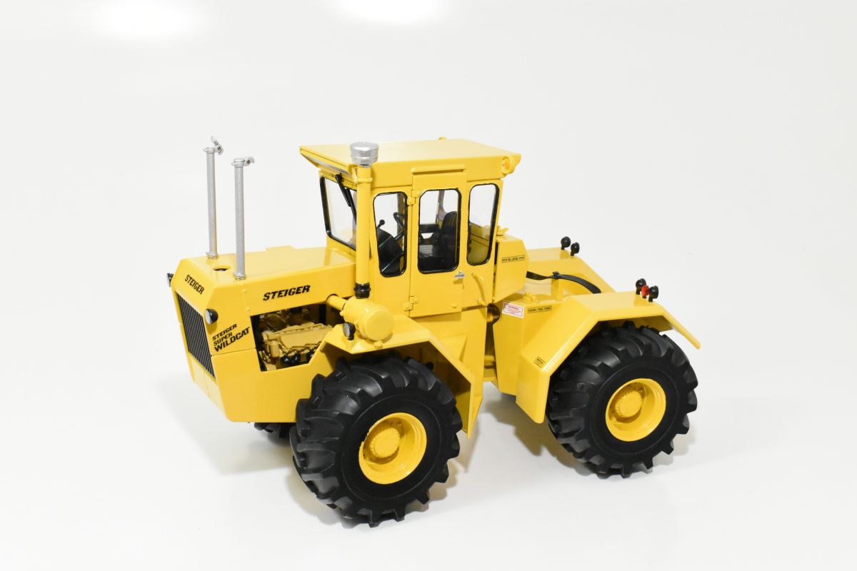 Steiger Super Wildcat II Industrial   Toy Farmer Edition  1/32nd Scale ! 