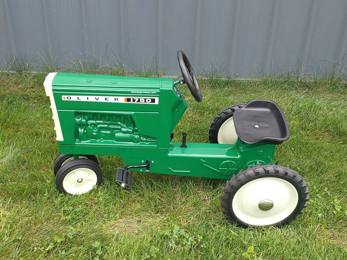 Oliver 1750 Pedal Tractor With Narrow Front Daltons Farm Toys