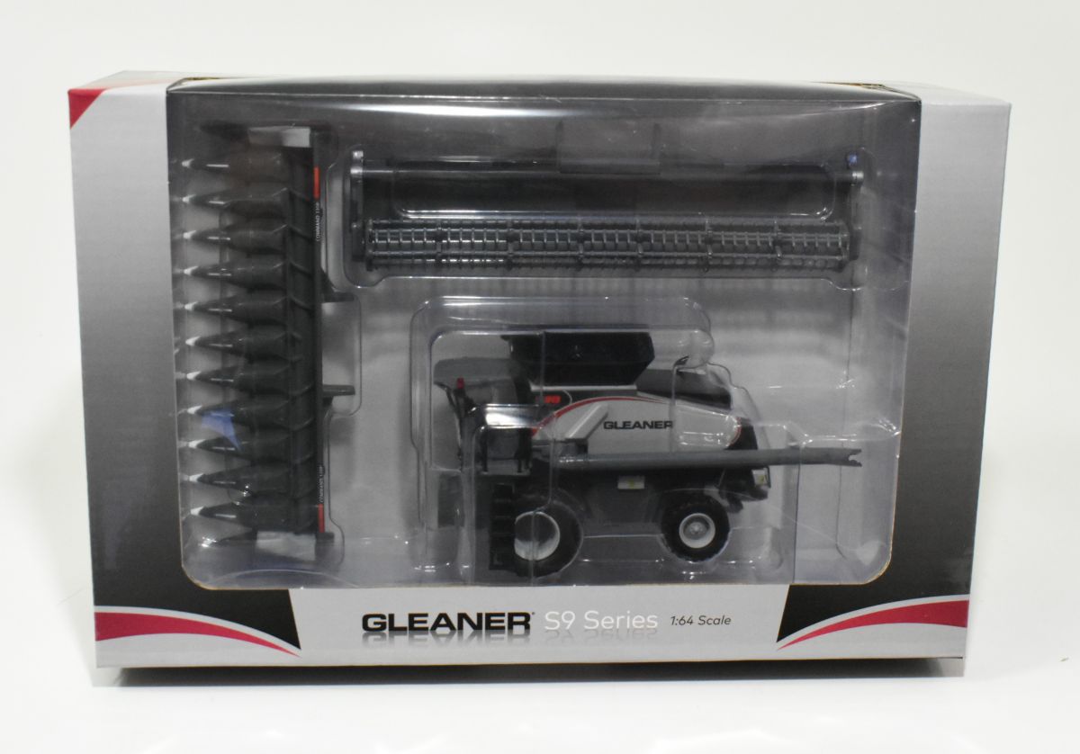 NEW 1/64 Gleaner A76 combine w/ duals and 2 heads by Ertl nice! 