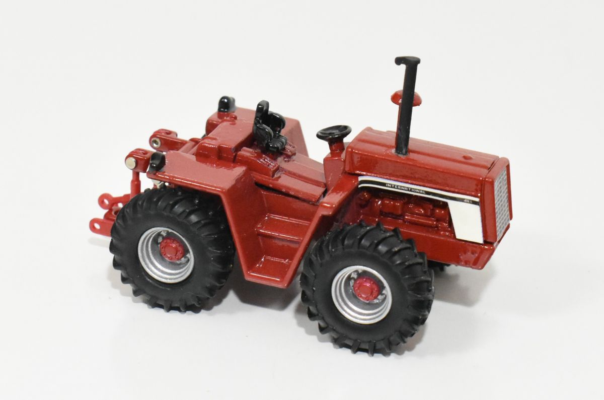 1/64 Custom International Harvester 4166 Open Station 4wd Tractor With Black Stripe Decal - Image 2