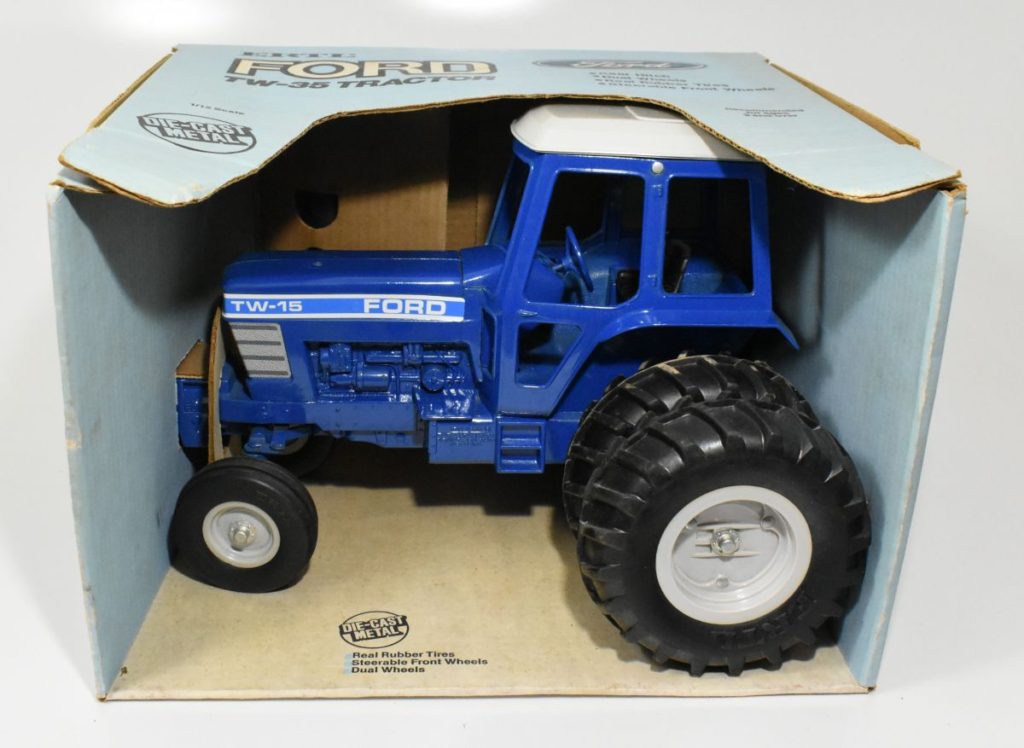 1 12 Ford Tw-15 Tractor With Duals - Daltons Farm Toys