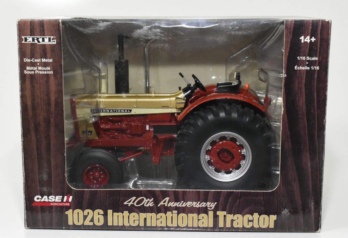1/16 International Harvester 1026 Wheatland Gold Demonstrator Tractor