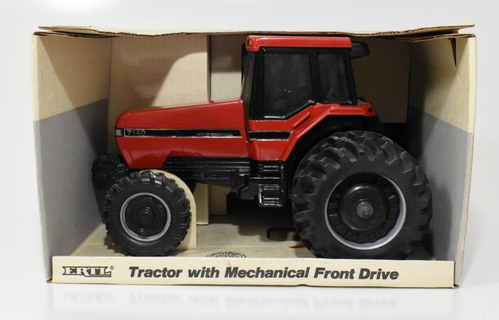 1/16 Case IH 7140 Magnum Tractor With Front Wheel Assist & Duals, Cab Glass Daltons Farm Toys